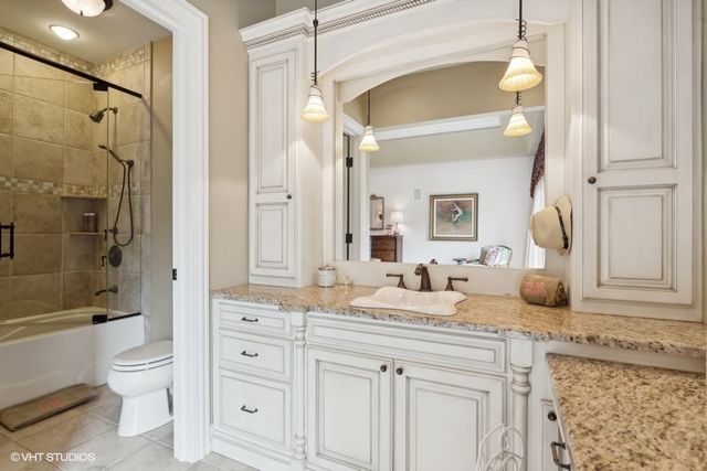 1900 Winnetka Avenue, Northfield, IL 60093