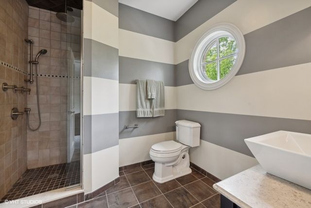 1900 Winnetka Avenue, Northfield, IL 60093