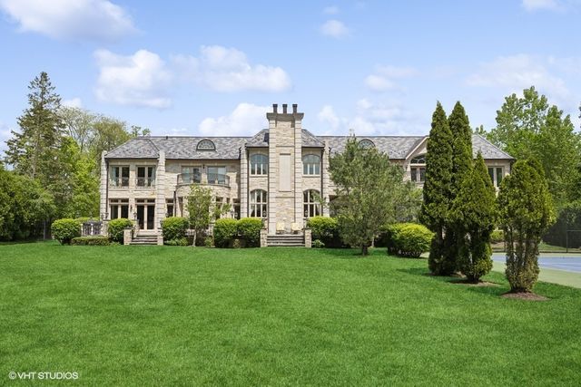 1900 Winnetka Avenue, Northfield, IL 60093