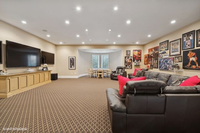 1900 Winnetka Avenue, Northfield, IL 60093