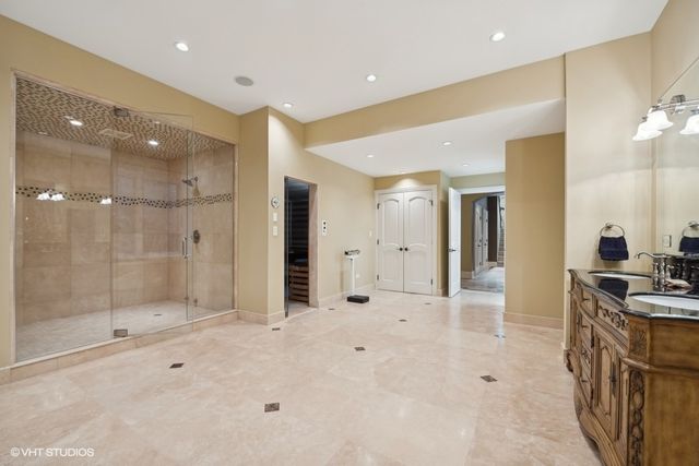 1900 Winnetka Avenue, Northfield, IL 60093