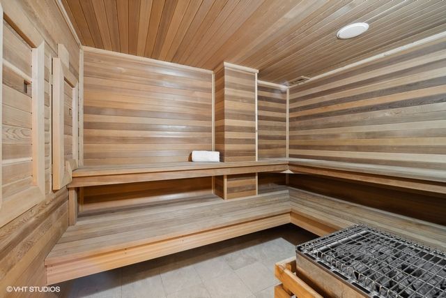 1900 Winnetka Avenue, Northfield, IL 60093