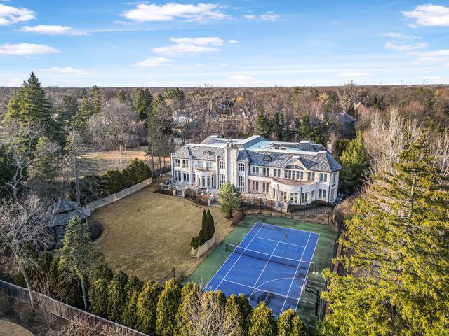 1900 Winnetka Avenue, Northfield, IL 60093