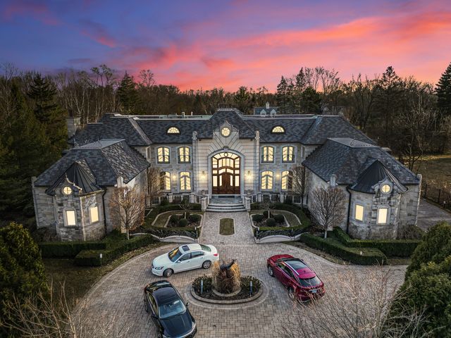 1900 Winnetka Avenue, Northfield, IL 60093