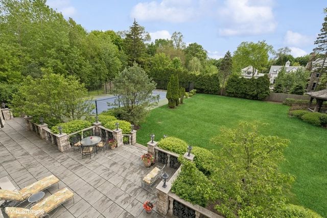 1900 Winnetka Avenue, Northfield, IL 60093