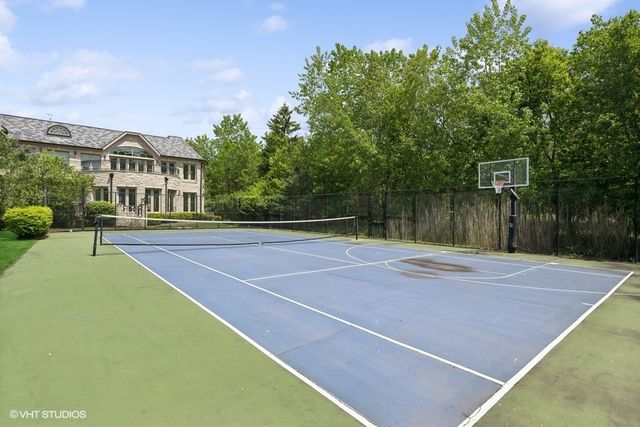 1900 Winnetka Avenue, Northfield, IL 60093