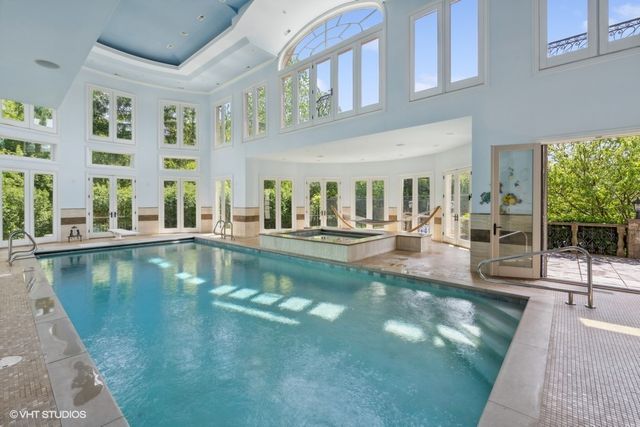 1900 Winnetka Avenue, Northfield, IL 60093