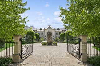 1900 Winnetka Avenue, Northfield, IL 60093