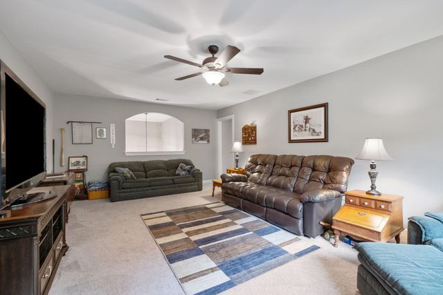 14685 SAINT CHARLES DR, Olive Branch, MS 38654
