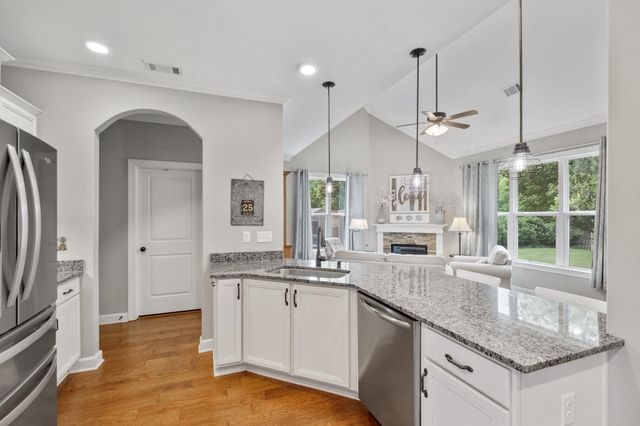 14685 SAINT CHARLES DR, Olive Branch, MS 38654