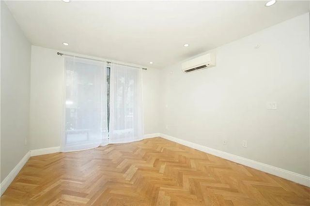 531 Vanderbilt Ave Apt 3B, New York City, NY 11238