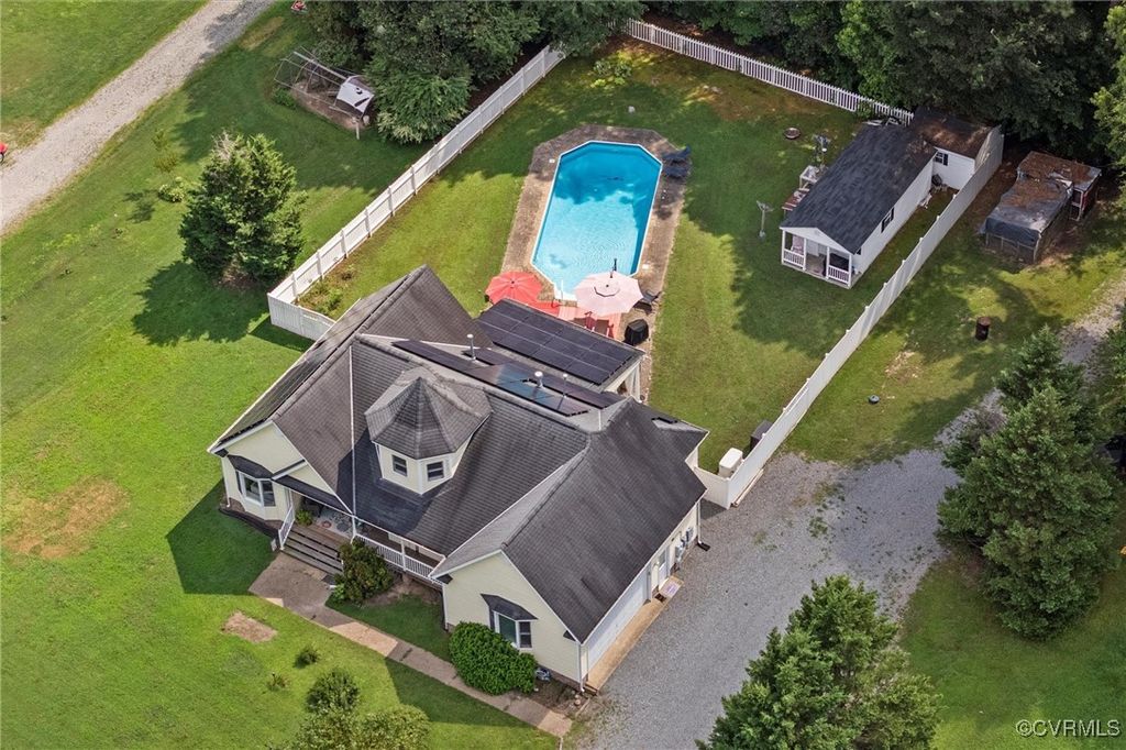 8250 W River Rd, Aylett, VA 23009