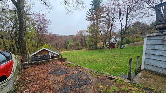 84 Stafford Holland Rd, Wales, MA 01081