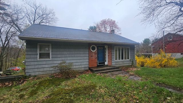 84 Stafford Holland Rd, Wales, MA 01081