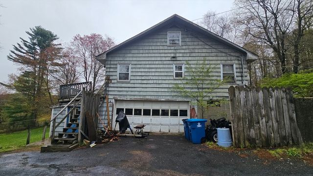 84 Stafford Holland Rd, Wales, MA 01081