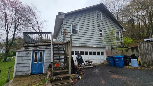 84 Stafford Holland Rd, Wales, MA 01081