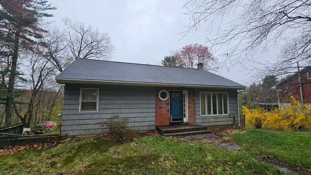 84 Stafford Holland Rd, Wales, MA 01081