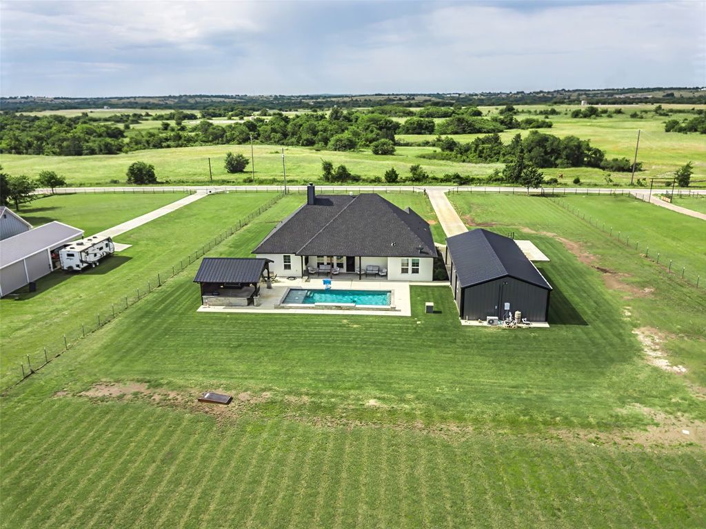 2433 Old Denton Highway, Decatur, TX 76234