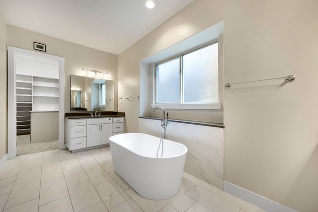 1806 Tucker Street, Dallas, TX 75214