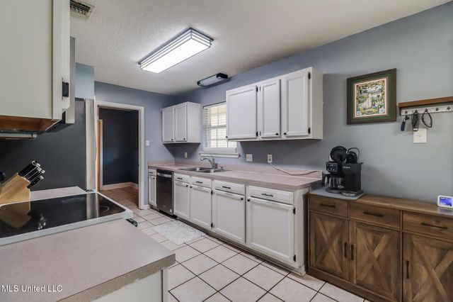 16334 Willow Oak Drive, Biloxi, MS 39532