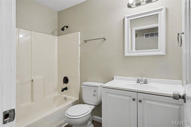 5204 Bay Point Drive, Florissant, MO 63034