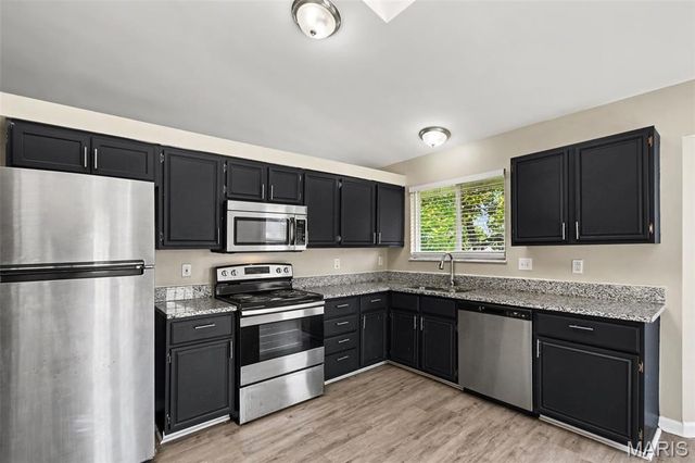 5204 Bay Point Drive, Florissant, MO 63034