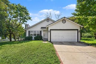 5204 Bay Point Drive, Florissant, MO 63034