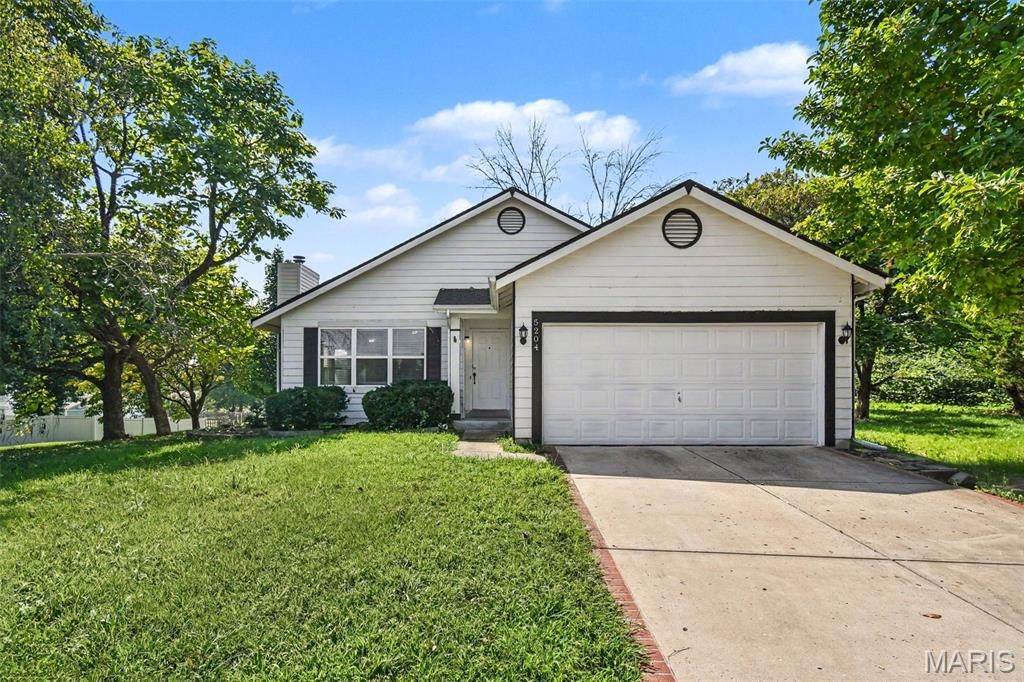 5204 Bay Point Drive, Florissant, MO 63034
