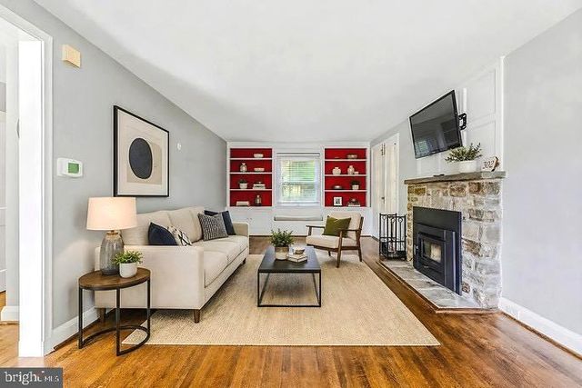 302 DIXIE DR, Baltimore, MD 21204