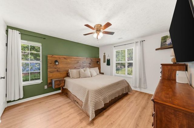 503 E Lake Court, Woodstock, GA 30188