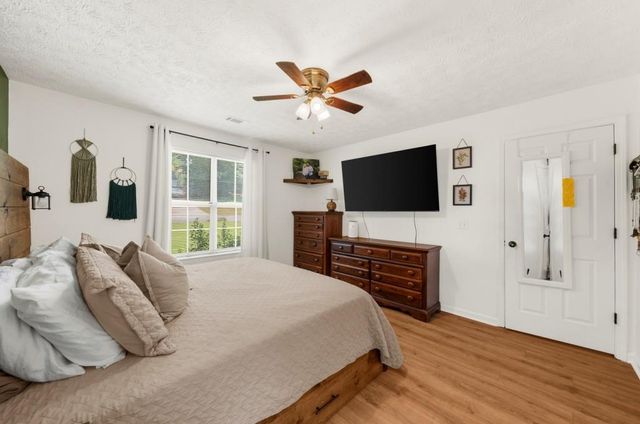 503 E Lake Court, Woodstock, GA 30188