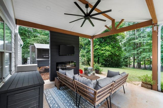 503 E Lake Court, Woodstock, GA 30188