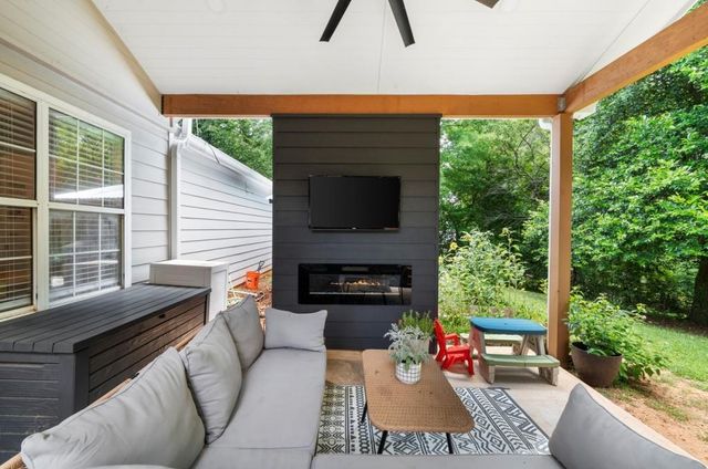 503 E Lake Court, Woodstock, GA 30188