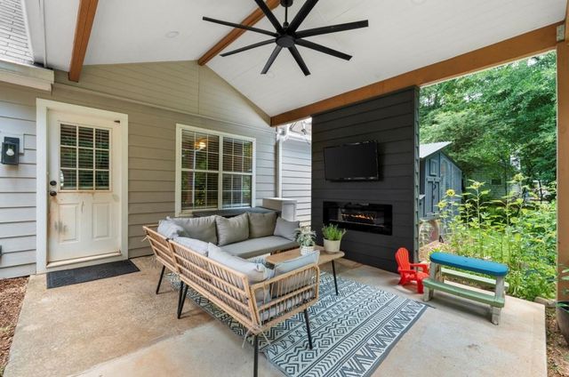 503 E Lake Court, Woodstock, GA 30188