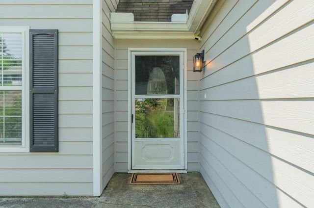 503 E Lake Court, Woodstock, GA 30188