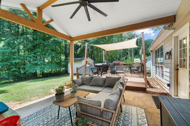 503 E Lake Court, Woodstock, GA 30188