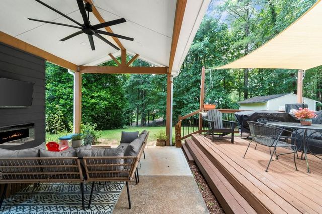 503 E Lake Court, Woodstock, GA 30188