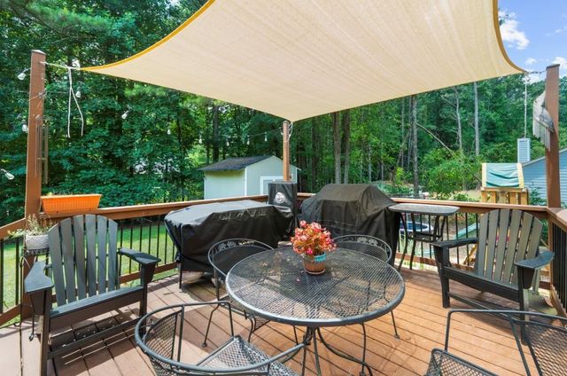 503 E Lake Court, Woodstock, GA 30188