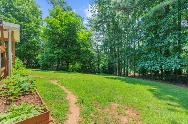 503 E Lake Court, Woodstock, GA 30188