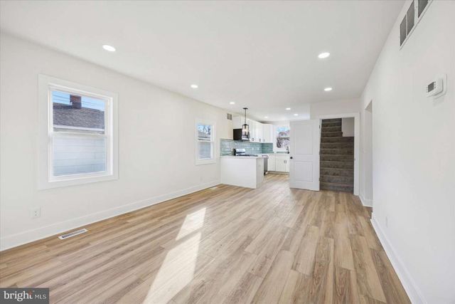 925 UNION AVE, Pennsauken, NJ 08110