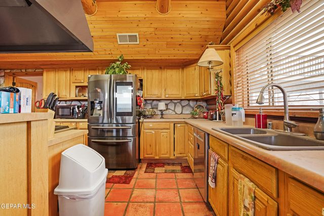 1100 S VINTON Road, Anthony, TX 79821