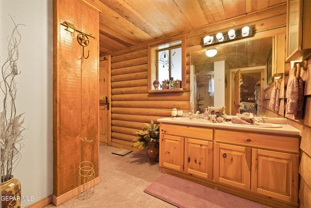 1100 S VINTON Road, Anthony, TX 79821