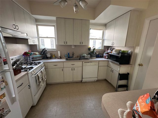 523 W Beech Street 1st Fl, Long Beach, NY 11561