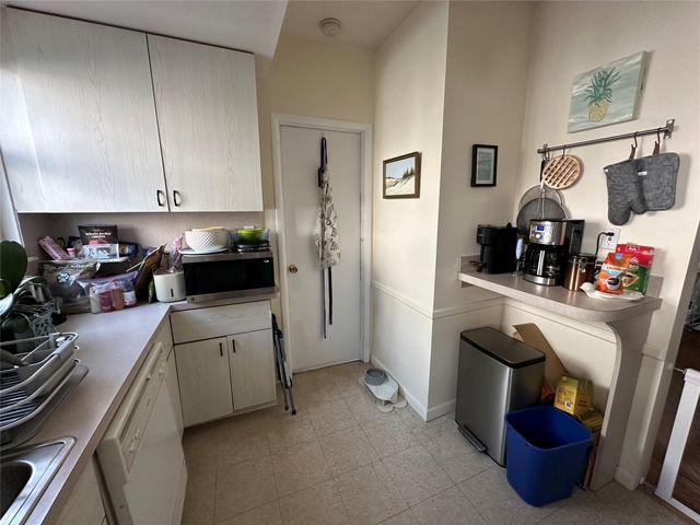 523 W Beech Street 1st Fl, Long Beach, NY 11561