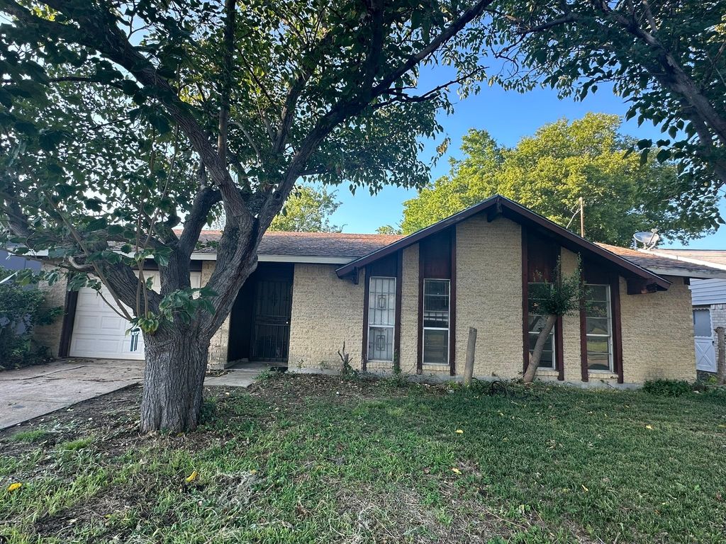 514 Country Lane, Grand Prairie, TX 75052