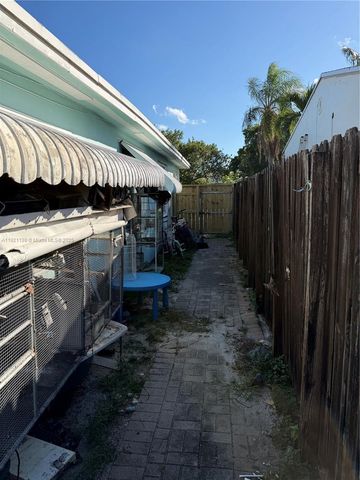 1927 Arthur St STUDIO, Hollywood, FL 33020