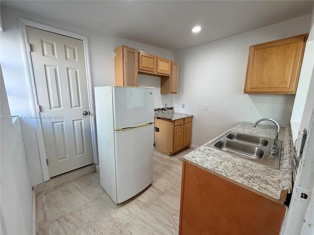 1927 Arthur St STUDIO, Hollywood, FL 33020