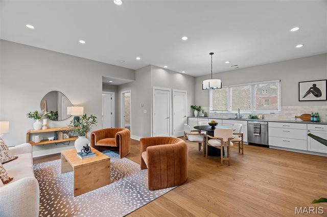 46 Carriage Lane, St Louis, MO 63108