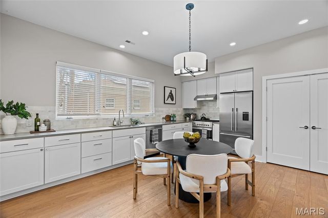 46 Carriage Lane, St Louis, MO 63108