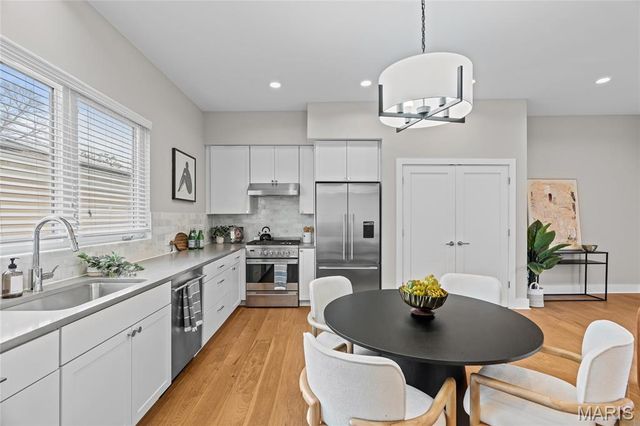 46 Carriage Lane, St Louis, MO 63108